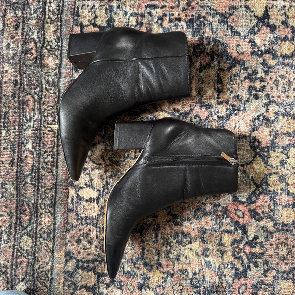 Marc Fisher JARLI POINTY ANKLE BOOTIE - Black Leather - Picture 2 of 5